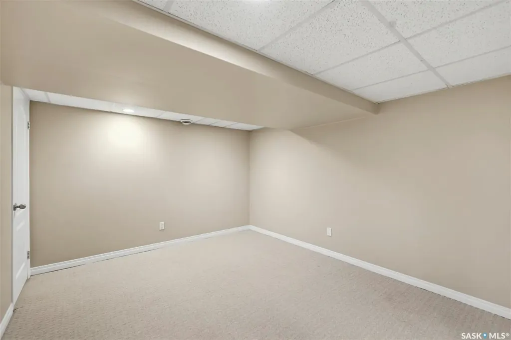 246 Brookmore Lane Saskatoon SK S7V 1C2