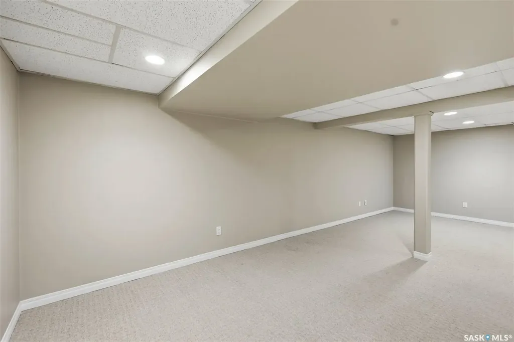 246 Brookmore Lane Saskatoon SK S7V 1C2