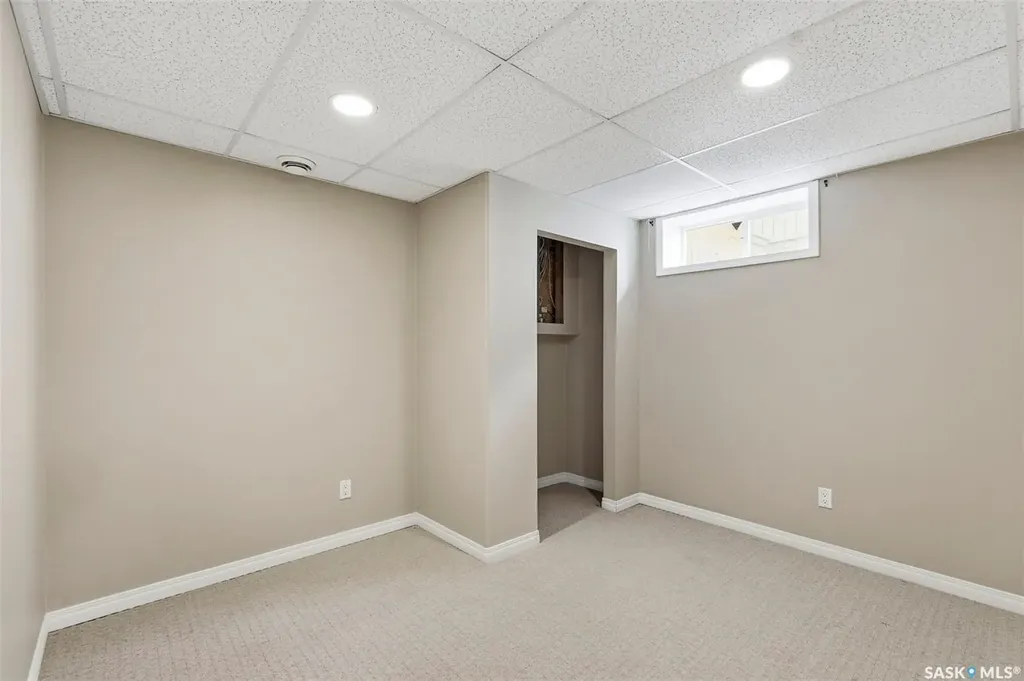 246 Brookmore Lane Saskatoon SK S7V 1C2
