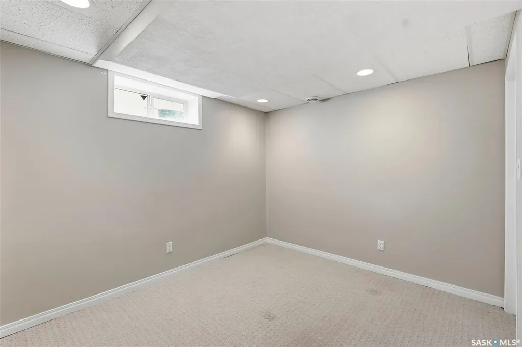 246 Brookmore Lane Saskatoon SK S7V 1C2