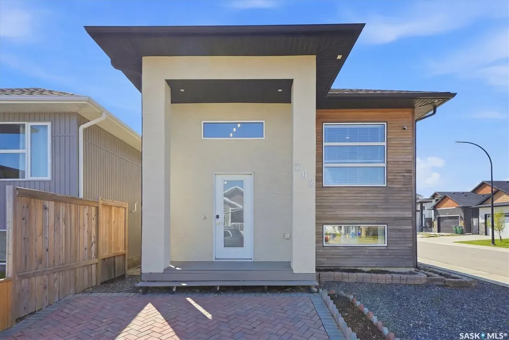 202 Bentley Court Saskatoon SK S7L 6L4