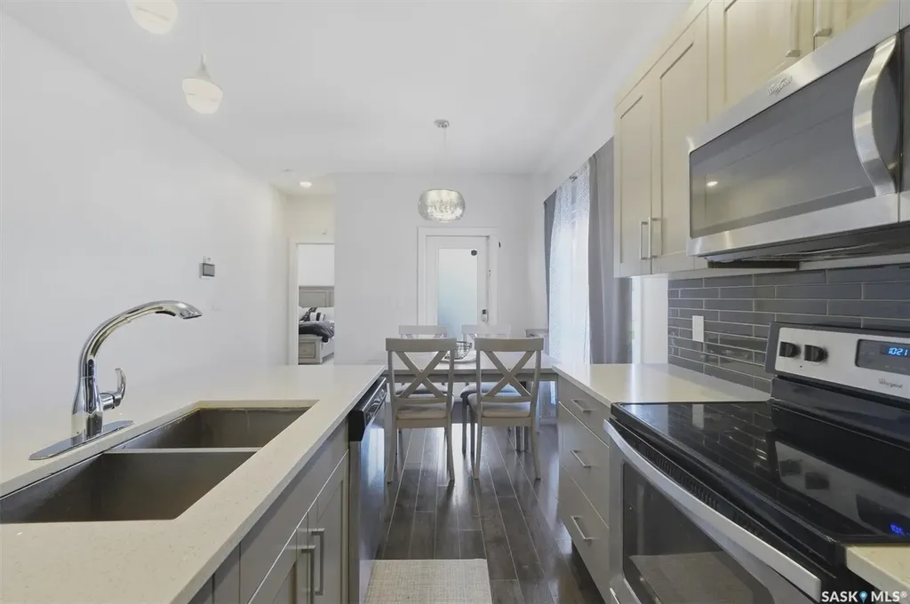 202 Bentley Court Saskatoon SK S7L 6L4
