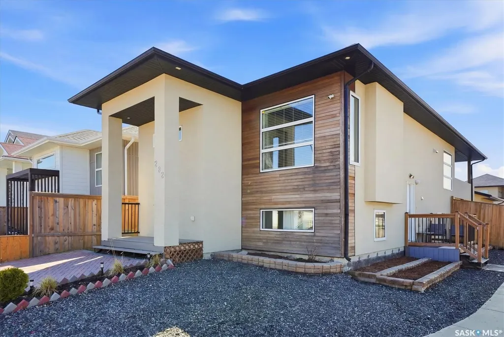 202 Bentley Court Saskatoon SK S7L 6L4