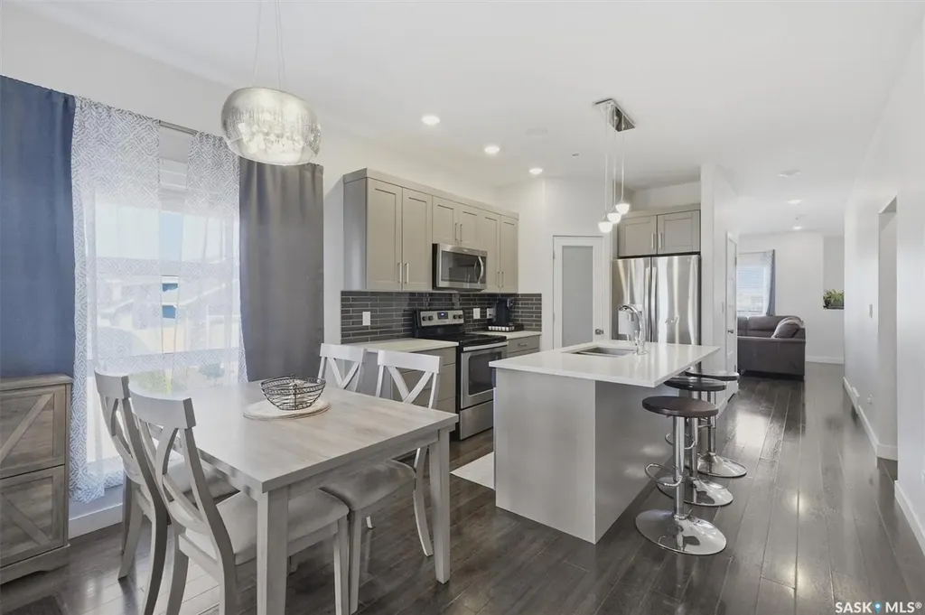 202 Bentley Court Saskatoon SK S7L 6L4