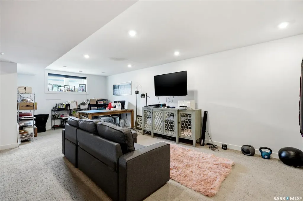 450 Bentley Court Saskatoon SK S7L 6L3