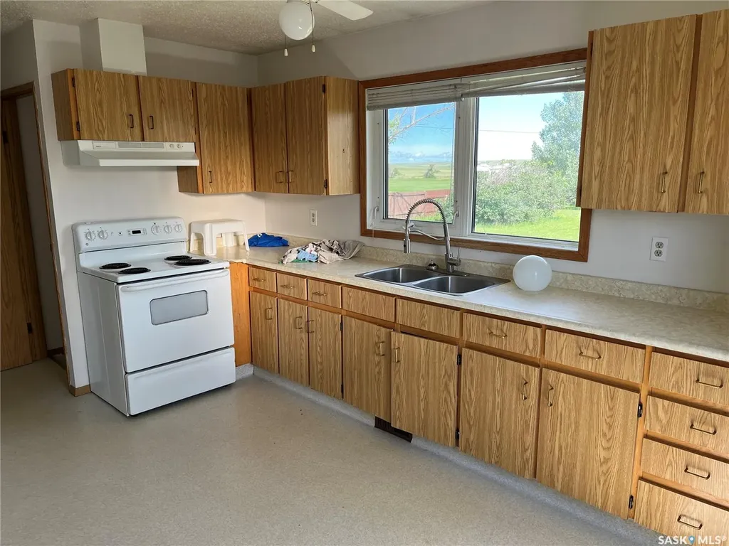 3 2nd Street E Willow Bunch SK S0H 4K0