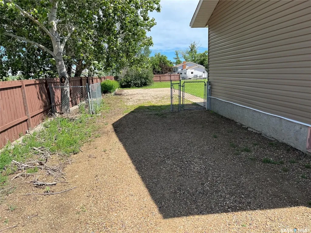 3 2nd Street E Willow Bunch SK S0H 4K0