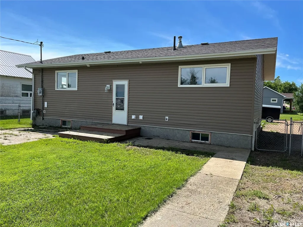 3 2nd Street E Willow Bunch SK S0H 4K0