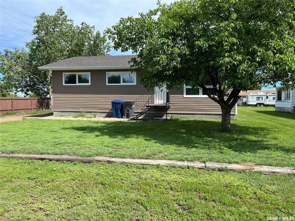 3 2nd Street E Willow Bunch SK S0H 4K0