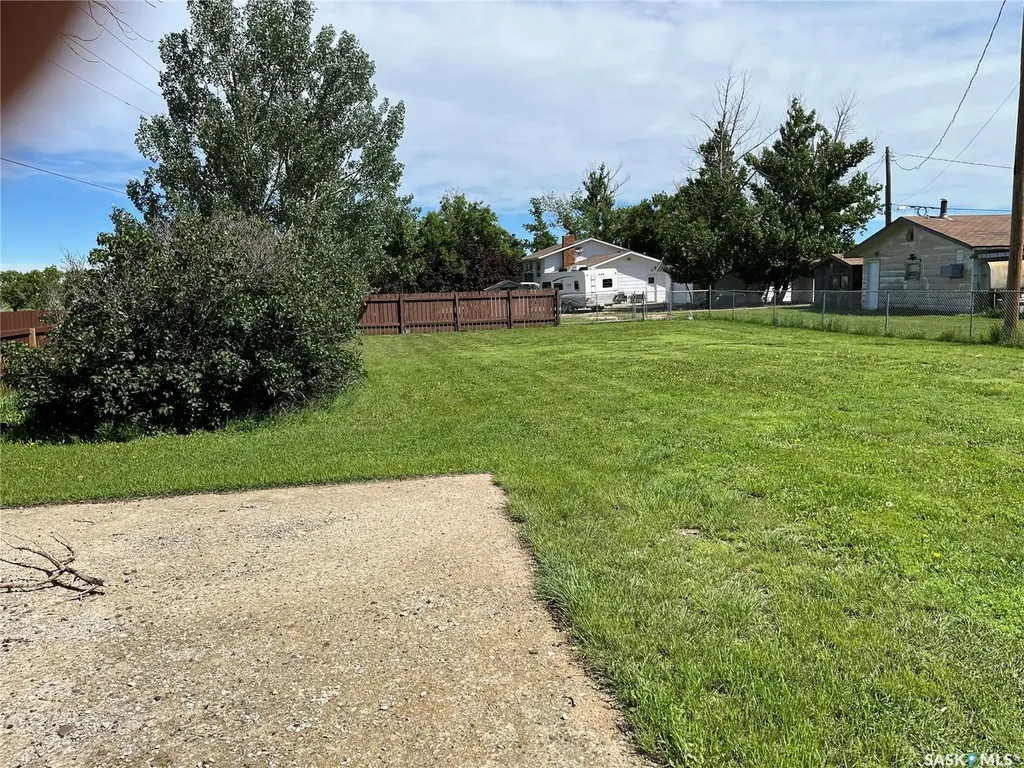 3 2nd Street E Willow Bunch SK S0H 4K0