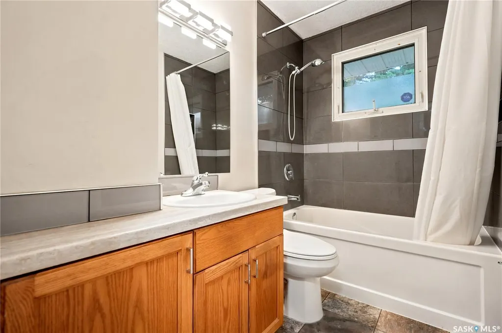 110 Mccannel Street Regina SK S4R 3V1