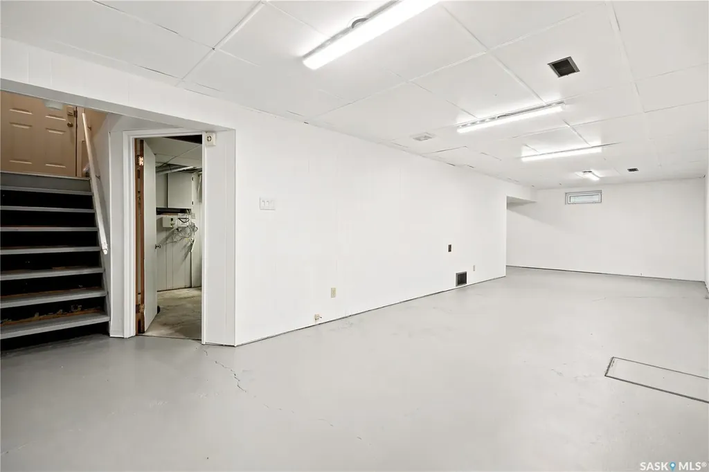 110 Mccannel Street Regina SK S4R 3V1