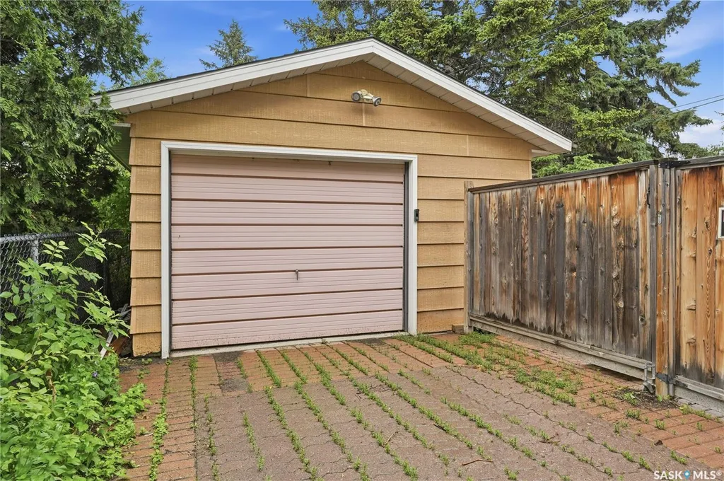 110 Mccannel Street Regina SK S4R 3V1