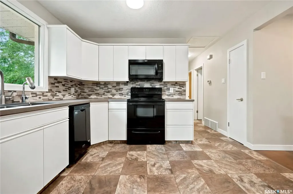 110 Mccannel Street Regina SK S4R 3V1