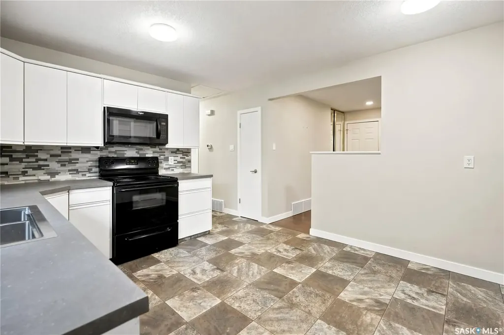 110 Mccannel Street Regina SK S4R 3V1