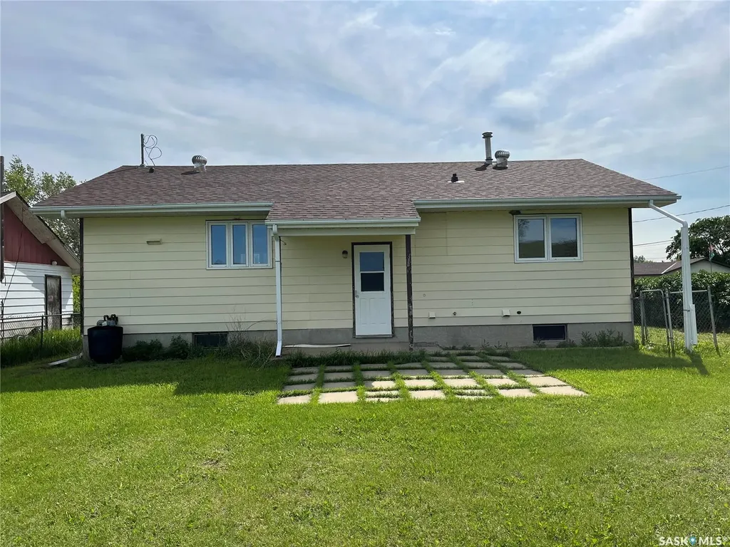11 A Avenue Willow Bunch SK S0H 4K0