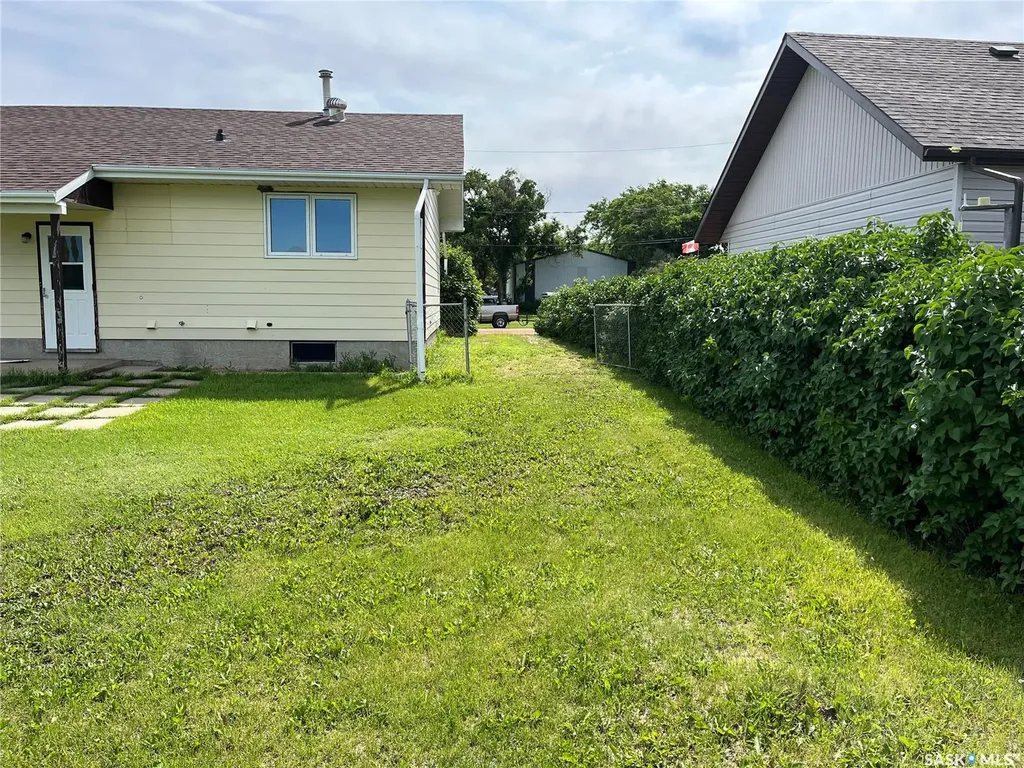 11 A Avenue Willow Bunch SK S0H 4K0