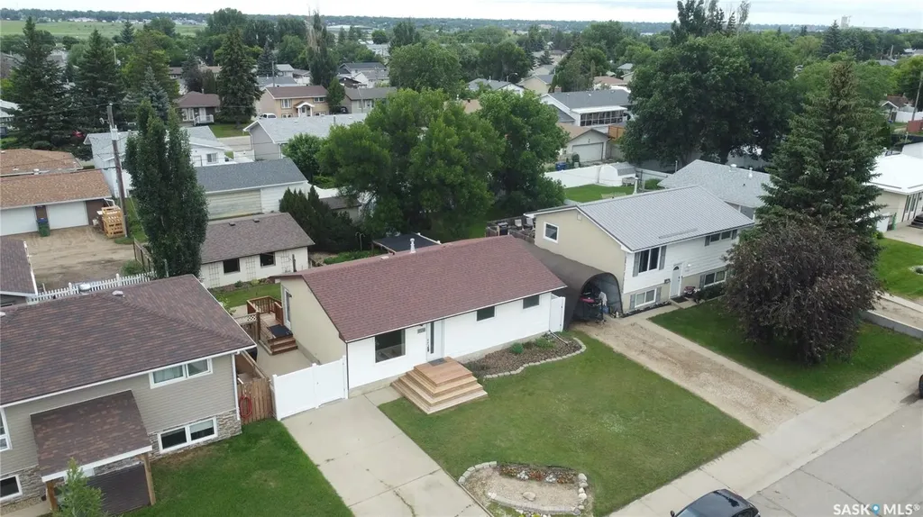 1538 Smith Street Moose Jaw SK S6H 6V8