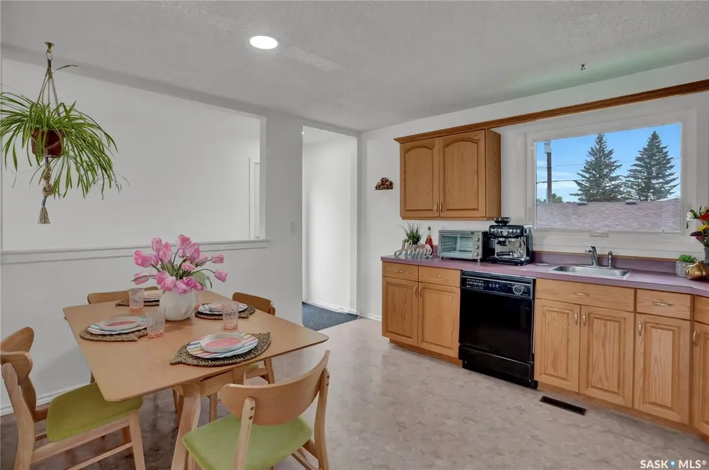 1538 Smith Street Moose Jaw SK S6H 6V8