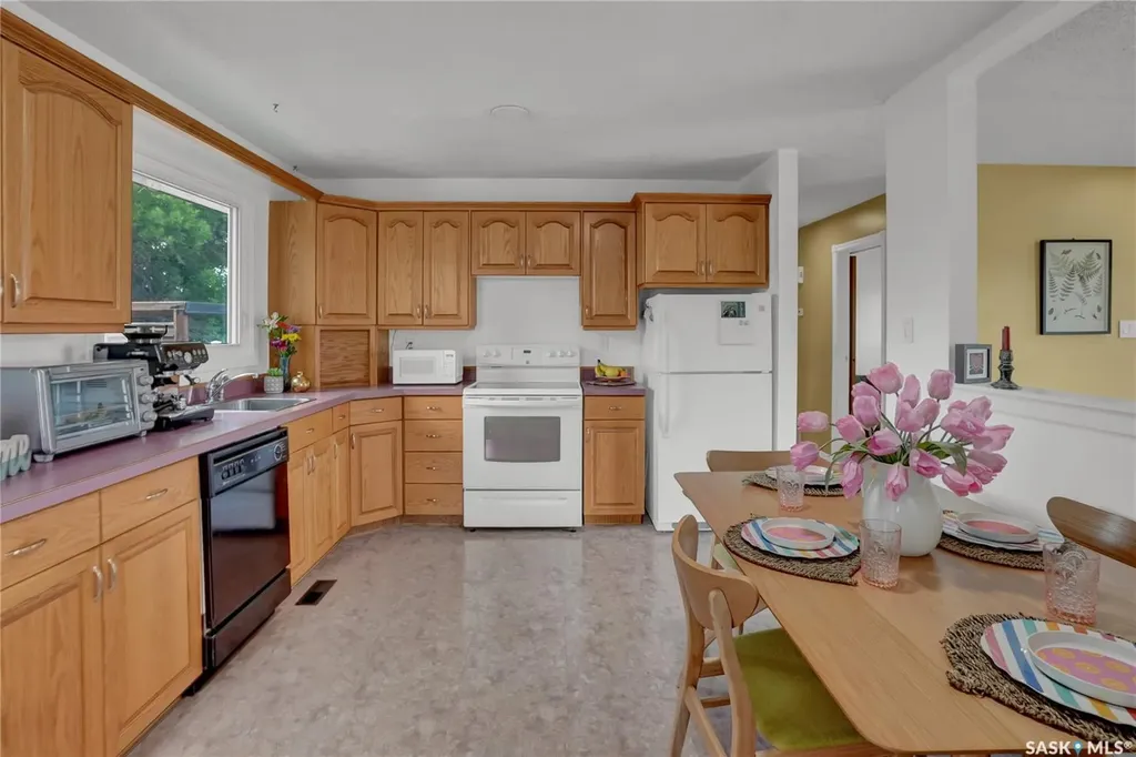 1538 Smith Street Moose Jaw SK S6H 6V8