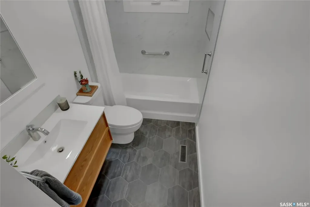 1538 Smith Street Moose Jaw SK S6H 6V8
