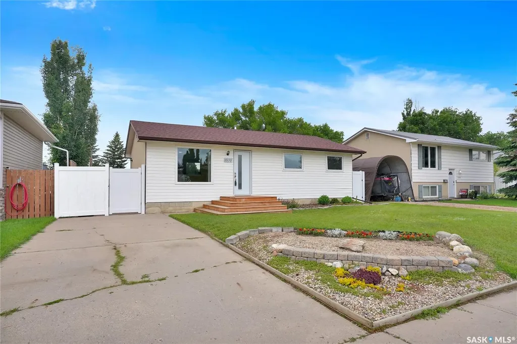 1538 Smith Street Moose Jaw SK S6H 6V8