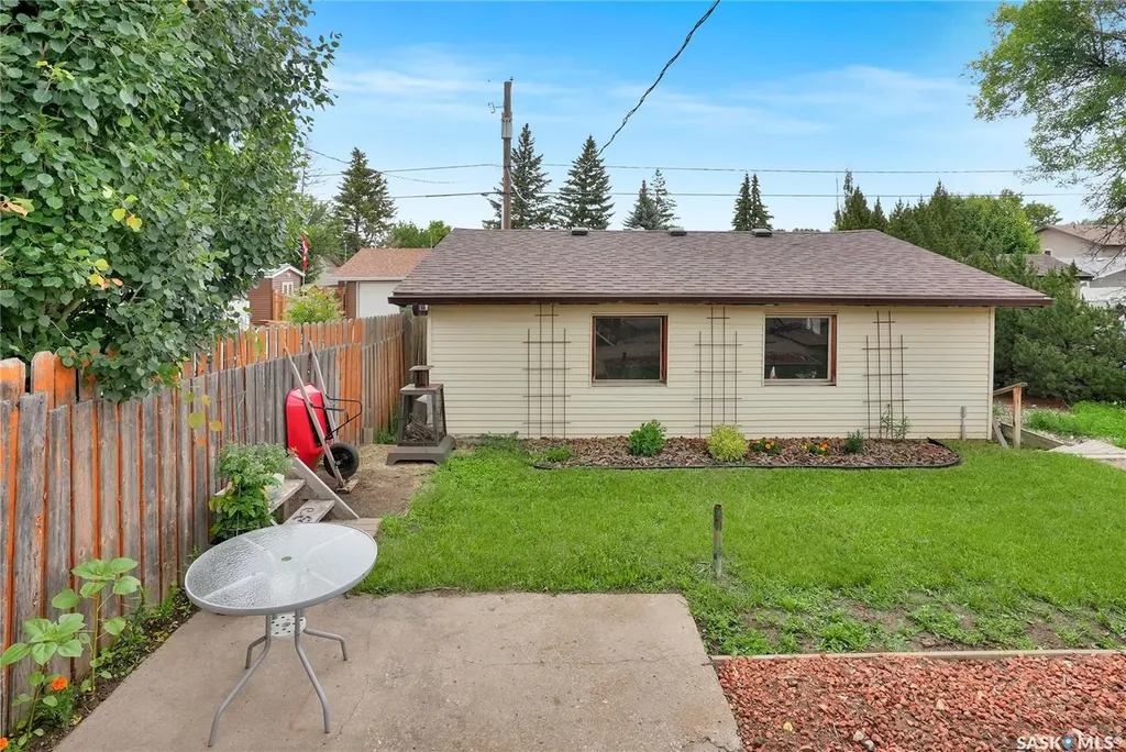 1538 Smith Street Moose Jaw SK S6H 6V8