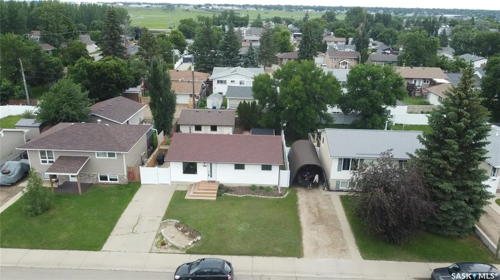 1538 Smith Street Moose Jaw SK S6H 6V8