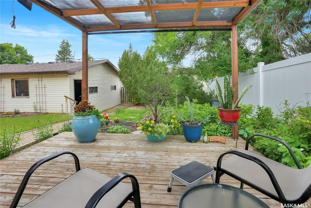 1538 Smith Street Moose Jaw SK S6H 6V8