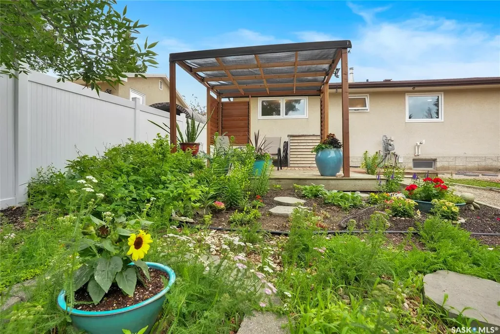 1538 Smith Street Moose Jaw SK S6H 6V8