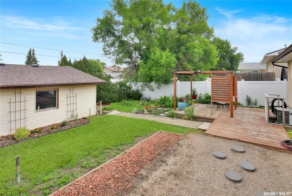 1538 Smith Street Moose Jaw SK S6H 6V8