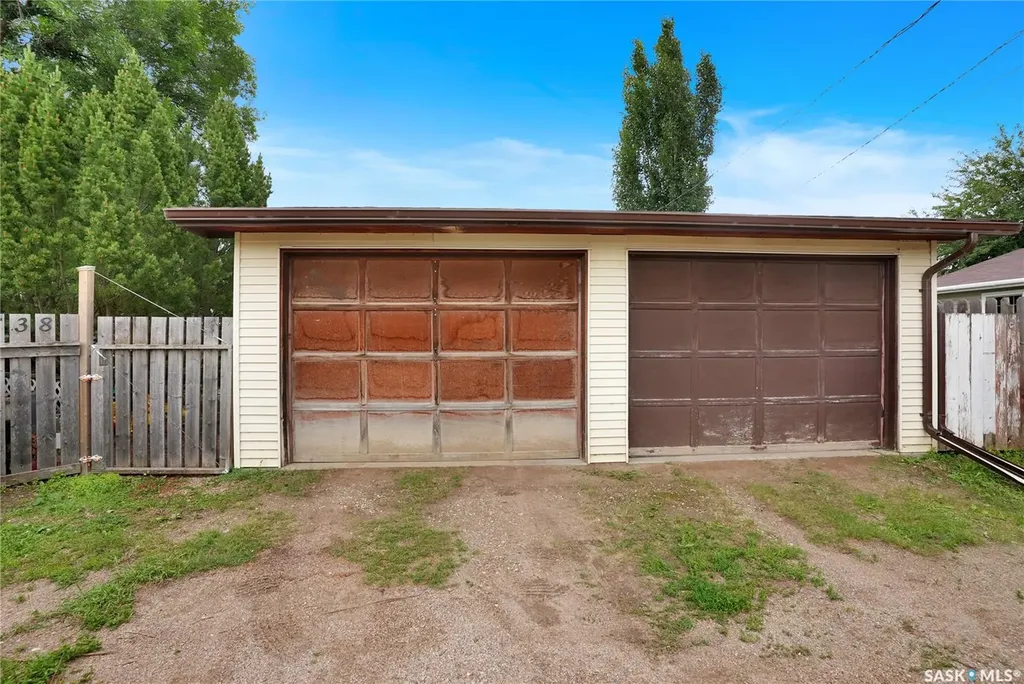 1538 Smith Street Moose Jaw SK S6H 6V8