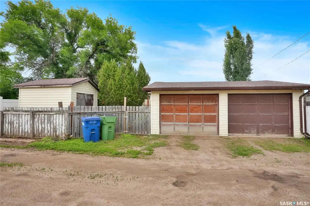 1538 Smith Street Moose Jaw SK S6H 6V8