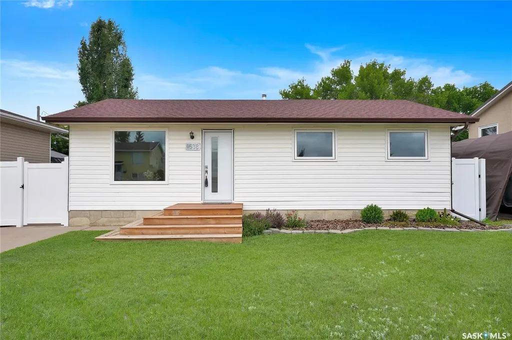 1538 Smith Street Moose Jaw SK S6H 6V8