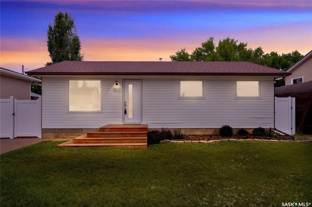 1538 Smith Street Moose Jaw SK S6H 6V8