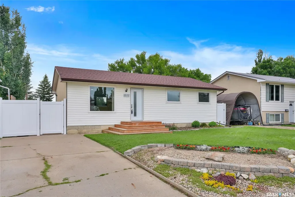 1538 Smith Street Moose Jaw SK S6H 6V8