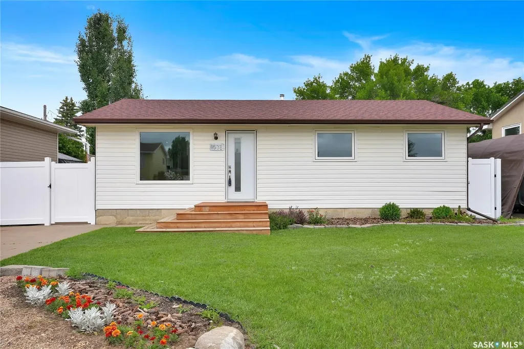 1538 Smith Street Moose Jaw SK S6H 6V8