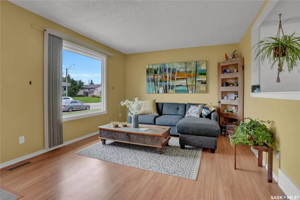1538 Smith Street Moose Jaw SK S6H 6V8