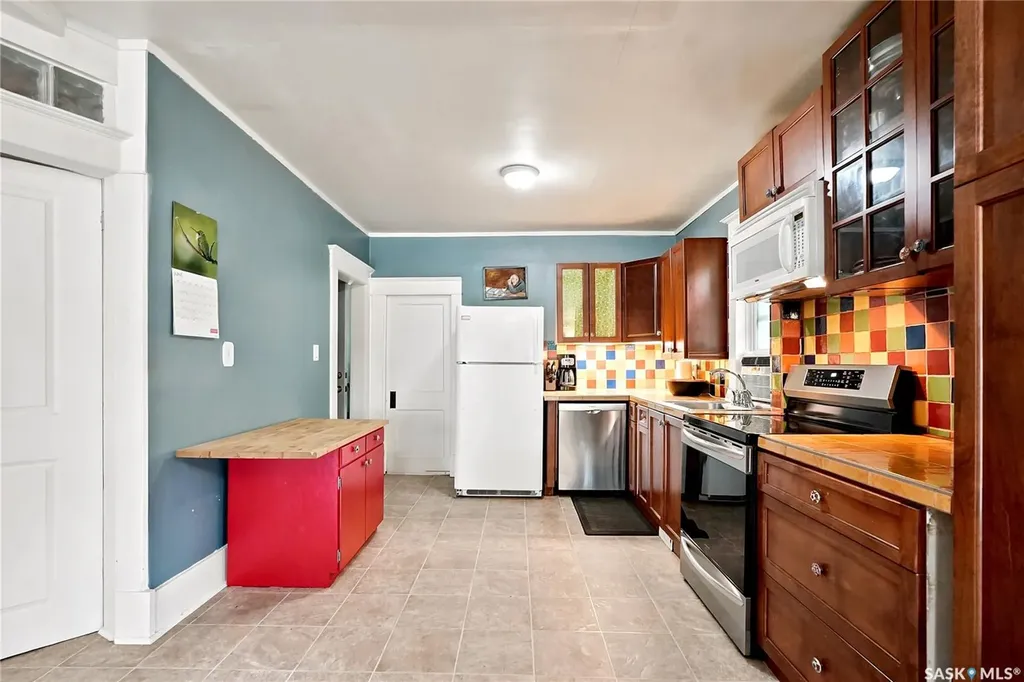 1146 K Avenue S Saskatoon SK S7M 2G5