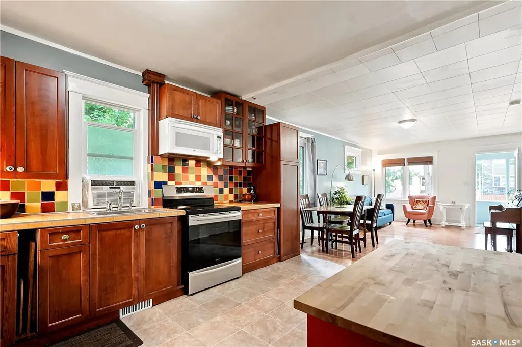 1146 K Avenue S Saskatoon SK S7M 2G5
