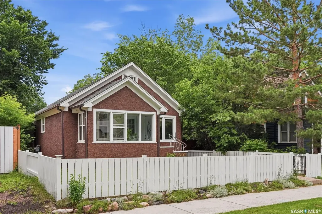 1146 K Avenue S Saskatoon SK S7M 2G5