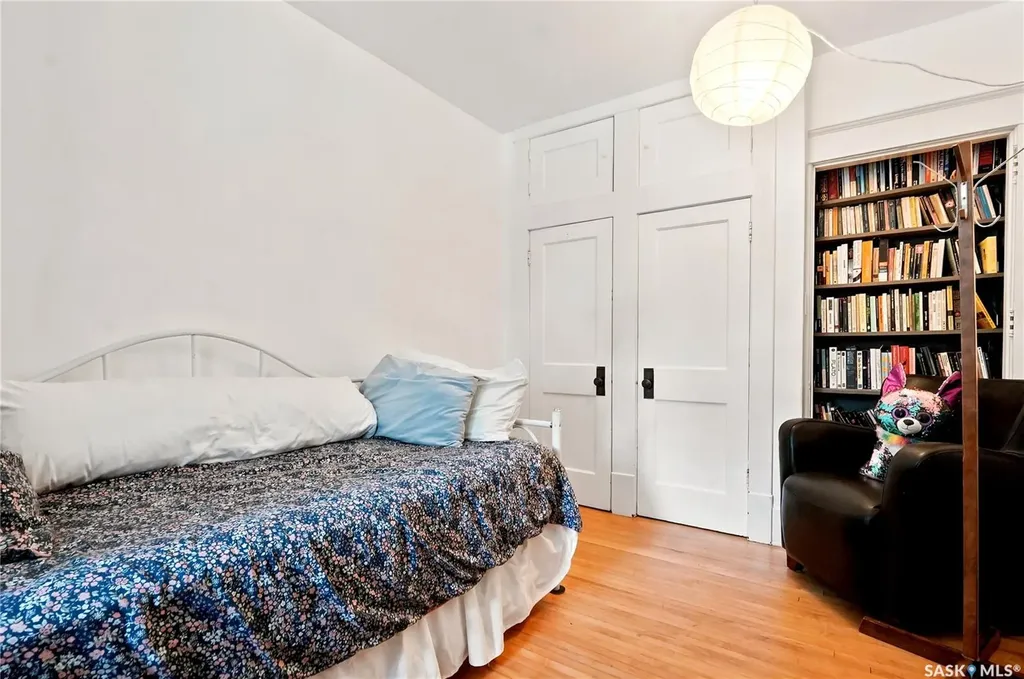 1146 K Avenue S Saskatoon SK S7M 2G5