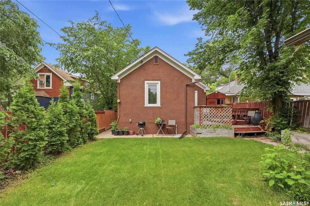 1146 K Avenue S Saskatoon SK S7M 2G5