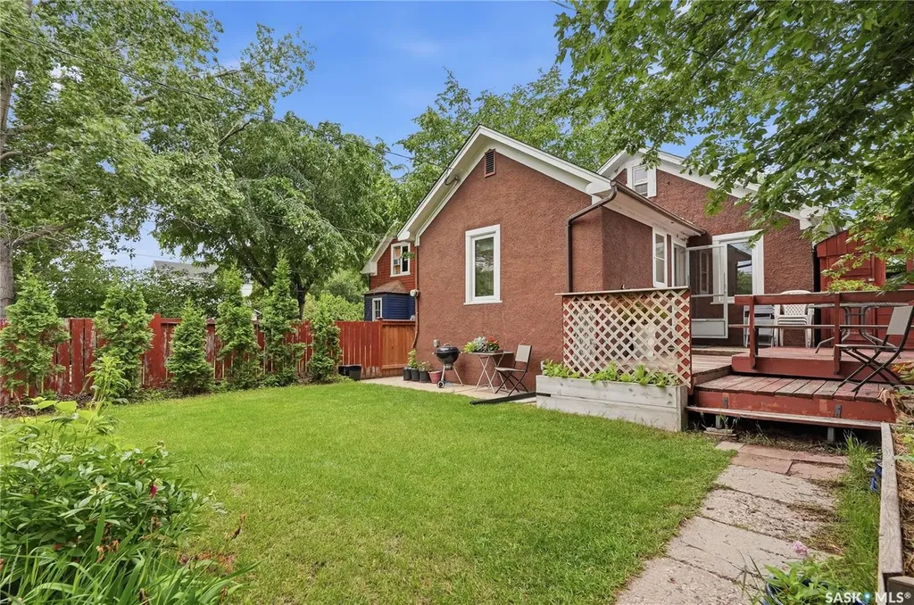 1146 K Avenue S Saskatoon SK S7M 2G5