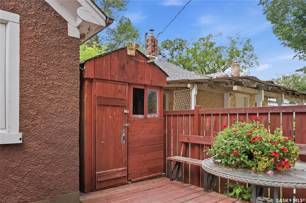 1146 K Avenue S Saskatoon SK S7M 2G5