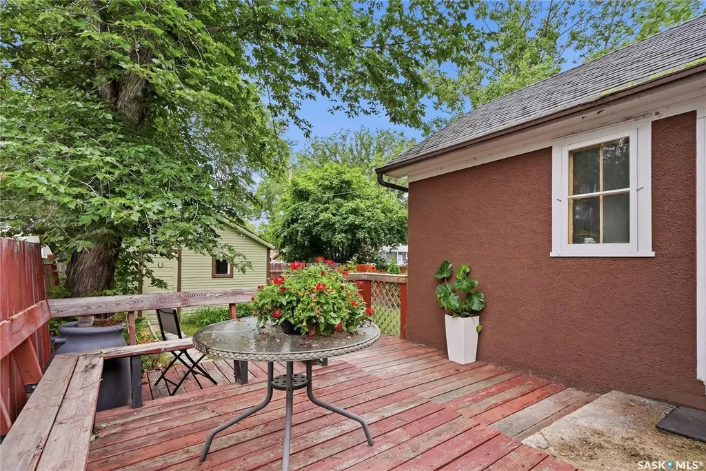 1146 K Avenue S Saskatoon SK S7M 2G5