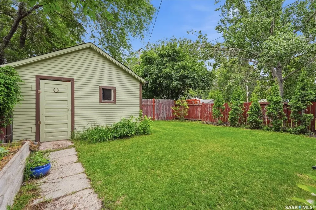 1146 K Avenue S Saskatoon SK S7M 2G5