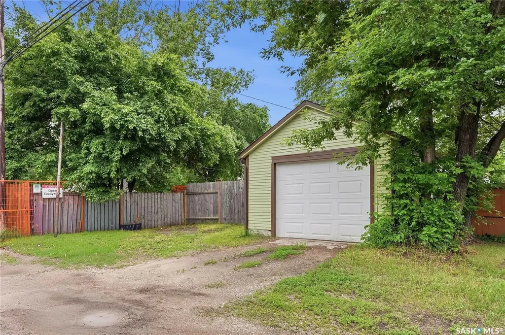 1146 K Avenue S Saskatoon SK S7M 2G5
