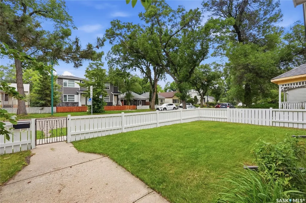 1146 K Avenue S Saskatoon SK S7M 2G5