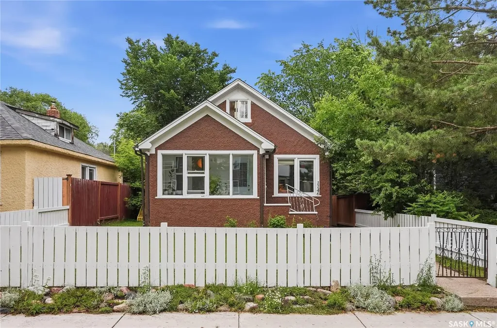 1146 K Avenue S Saskatoon SK S7M 2G5